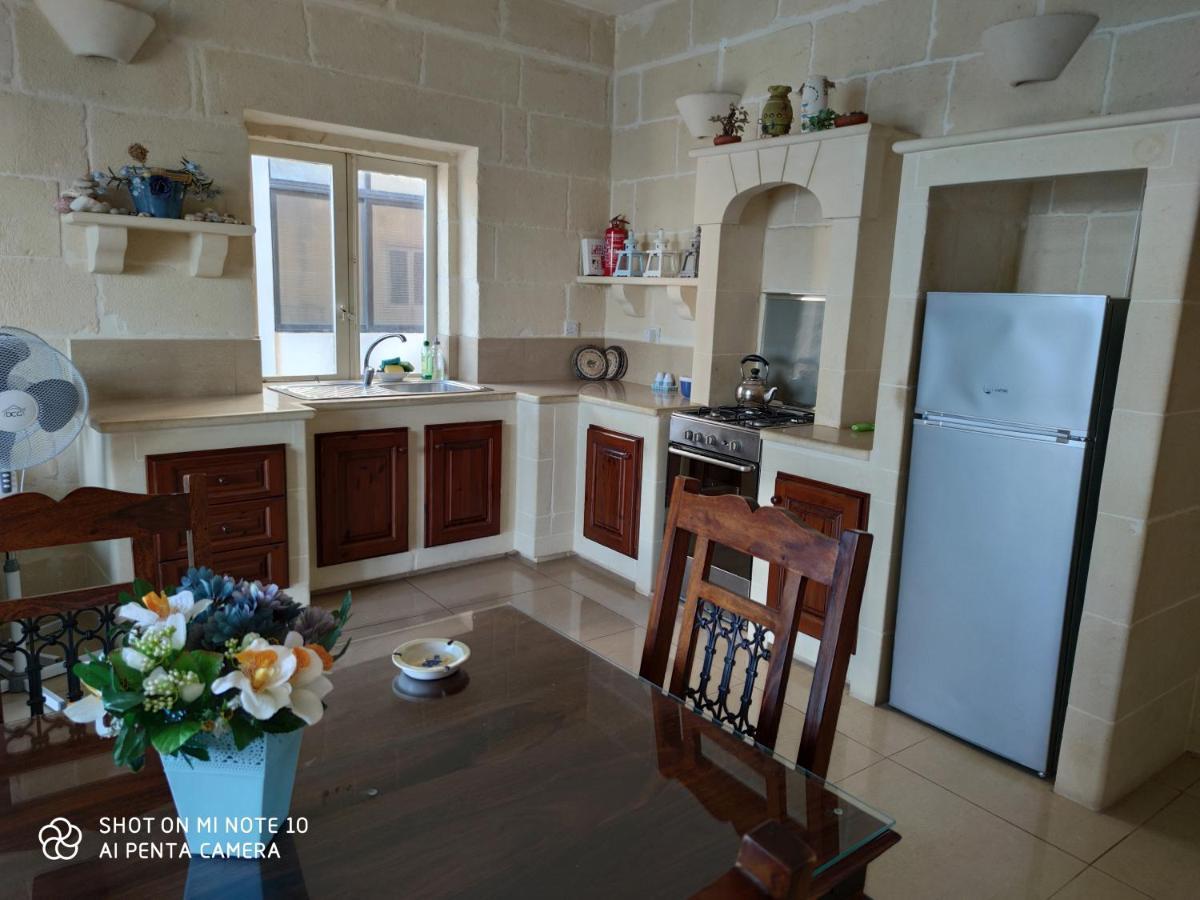Seafront Two Bedroomed Apartment In Marsalforn المظهر الخارجي الصورة